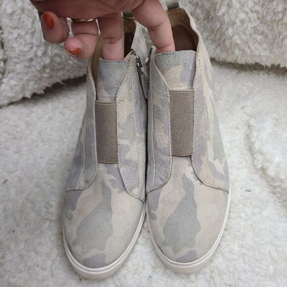 Linea Paolo Felicia Suede Camo Wedge Side Zip Ankle Boots size 7.5 - Picture 2 of 7